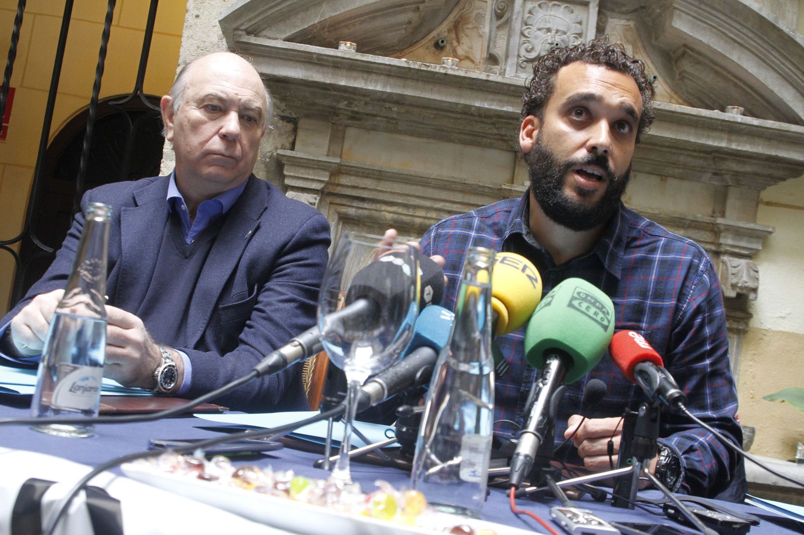 La imagen en la que aparece la resolución de la Sanción del Colegio de Médicos ha sido adquirida de redes sociales.