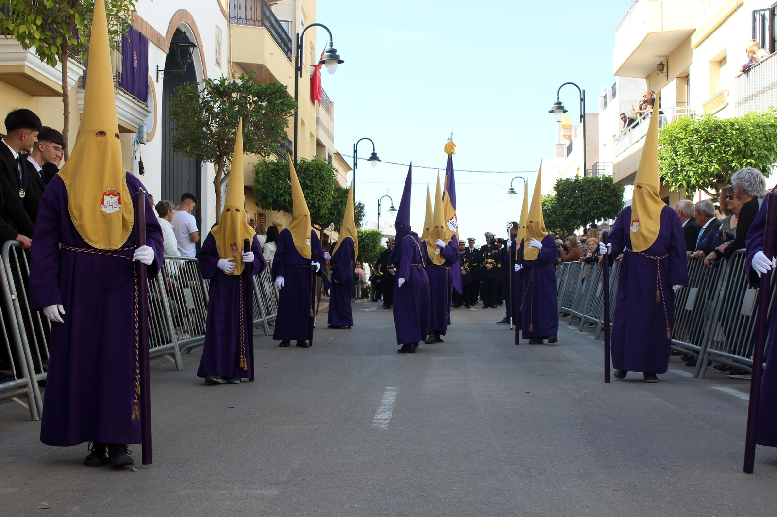 Las imágenes de la Subida de Jesús y la procesión del Viernes Santo por la mañana en Vera