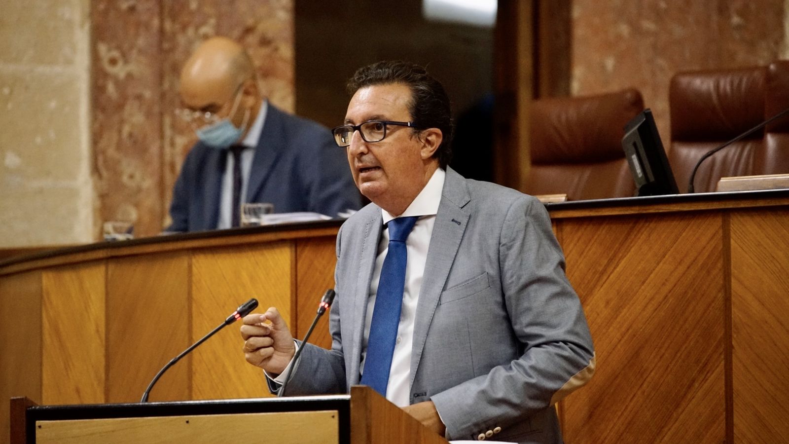 Manuel Andrés González en el Parlamento andaluz.