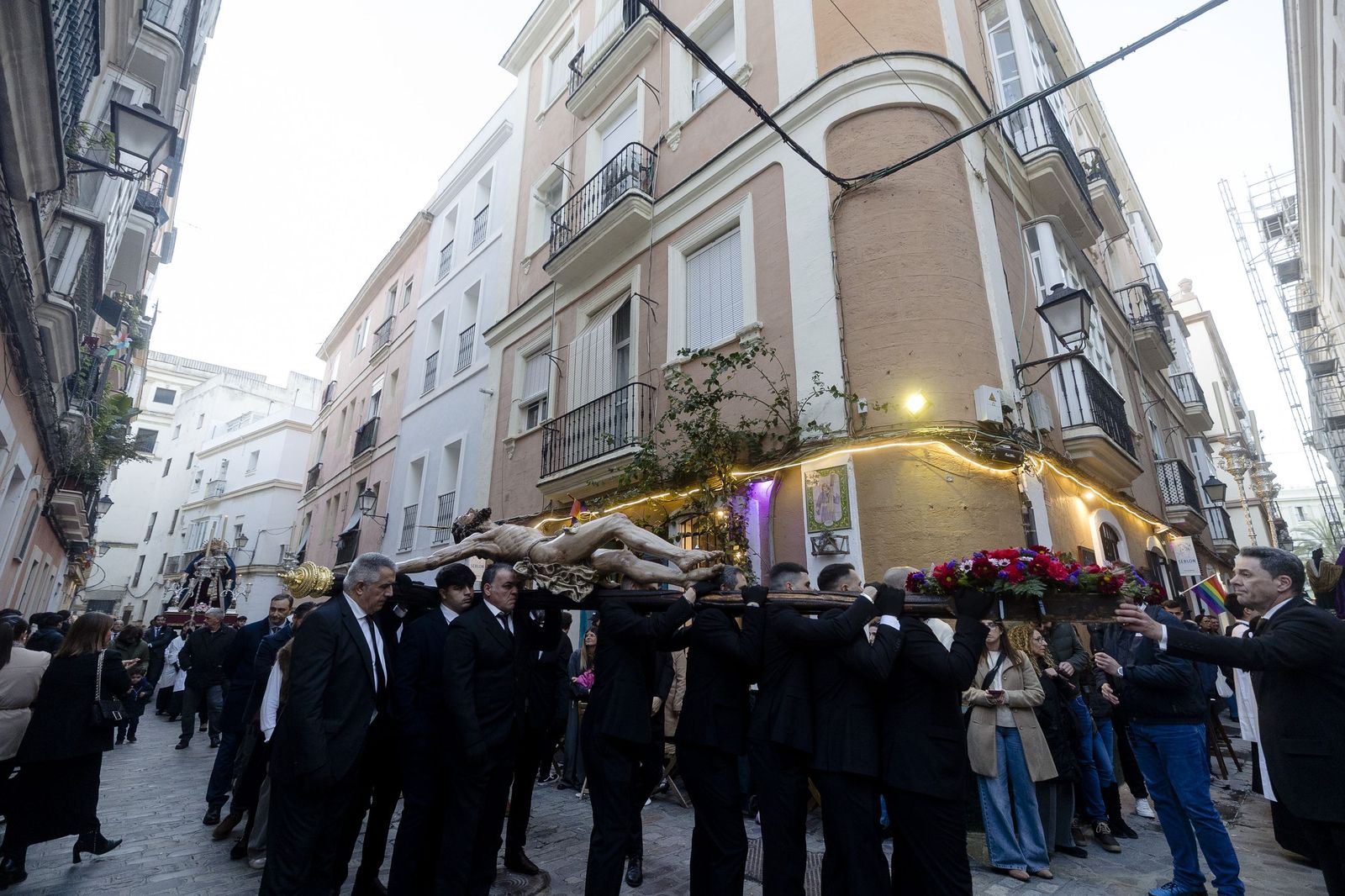 Las imágenes de los traslados de las cofradías de Santa Cruz