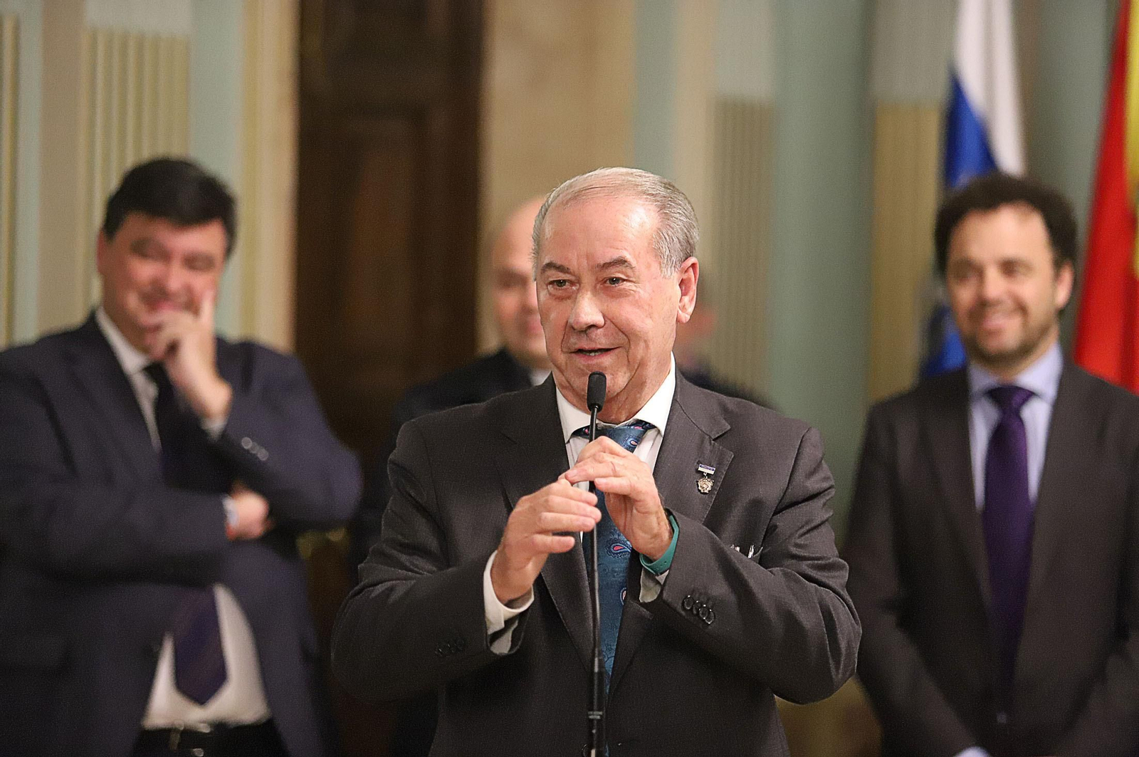 Imágenes del cartel de la Semana Santa 2023 de Huelva en su presentación