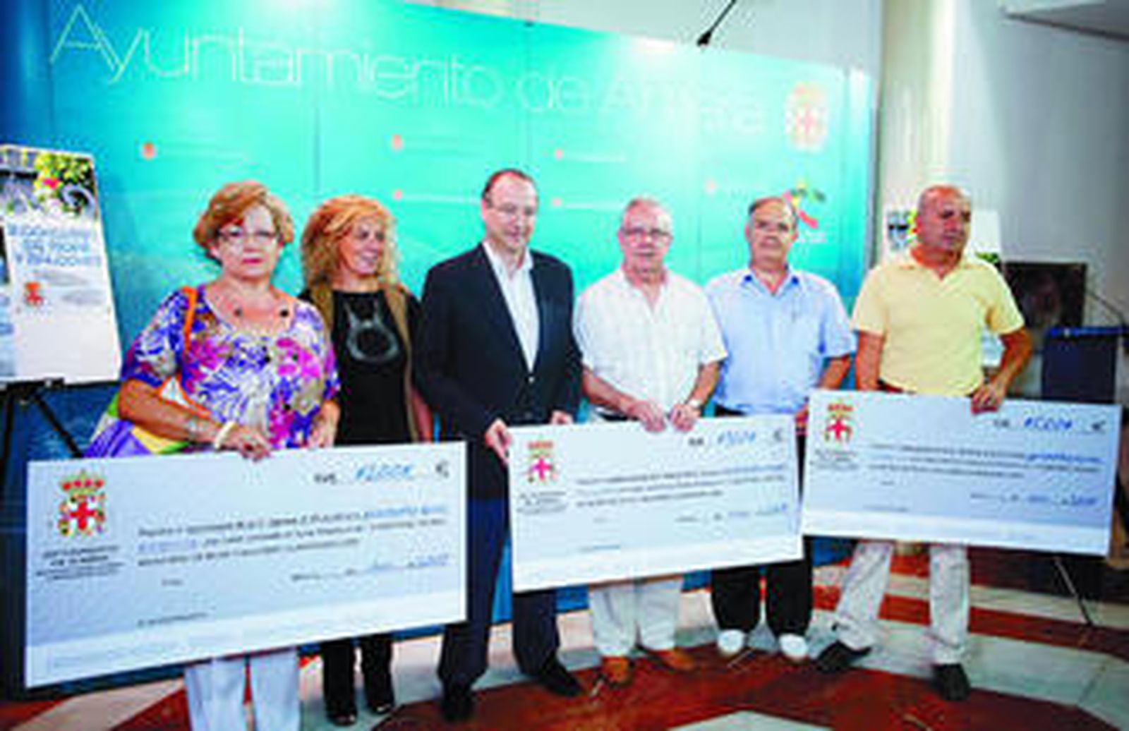 Luis Rogelio Rodríguez junto con los ganadores.