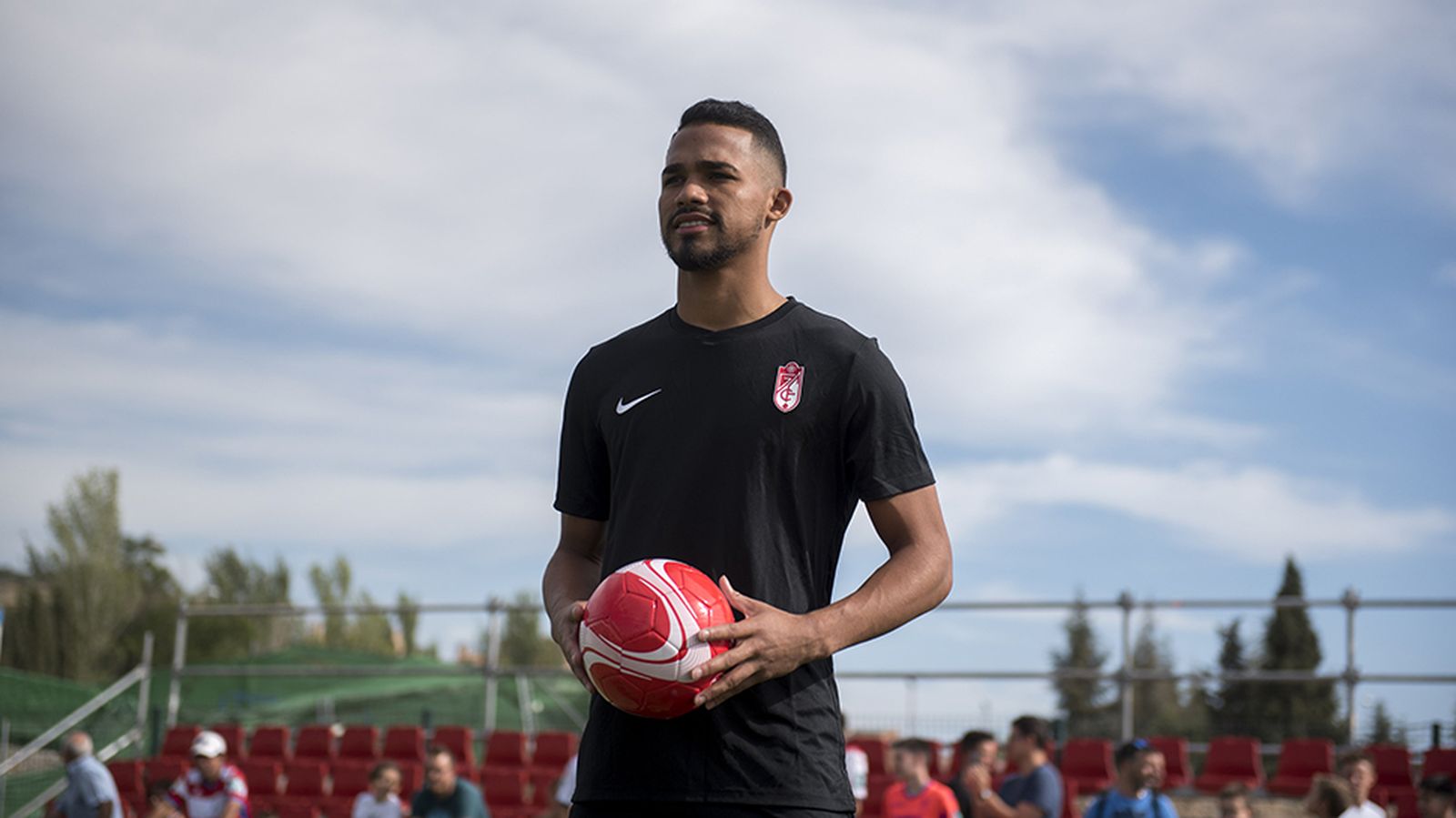 Yangel Herrera,  en la ciudad deportiva del Granada el día de su presentación