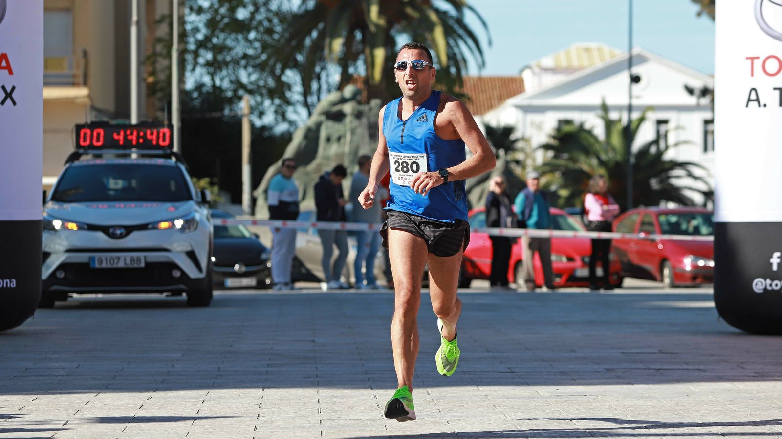 Las mejores fotos de la VIII Carrera Cívico Militar 'Entre dos ciudades'