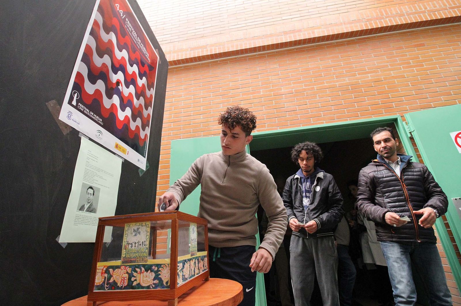 "El Piedra" visita la cárcel de Huelva, en imágenes