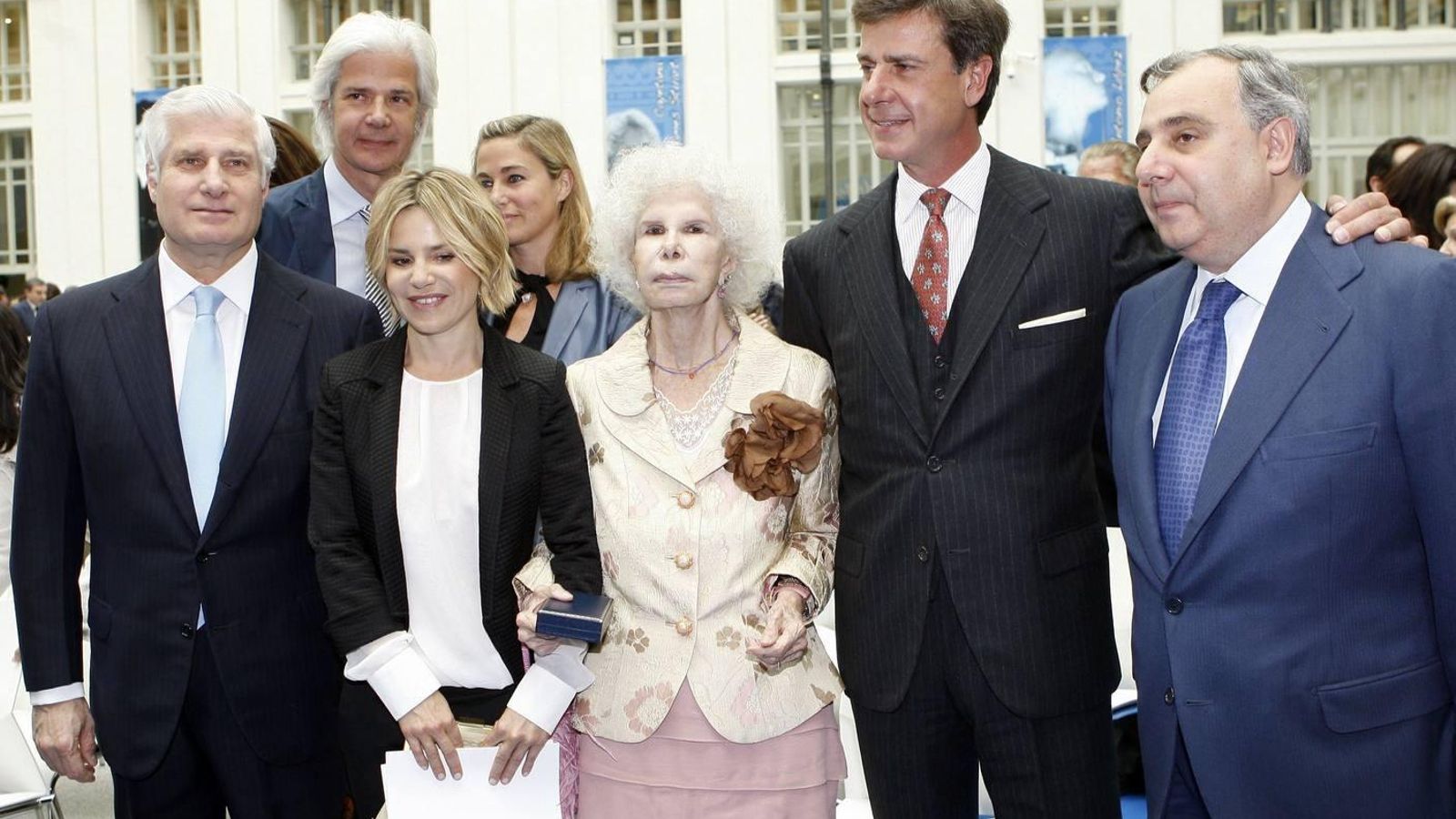 ‘La duquesa de Alba con cinco de sus seis hijos.