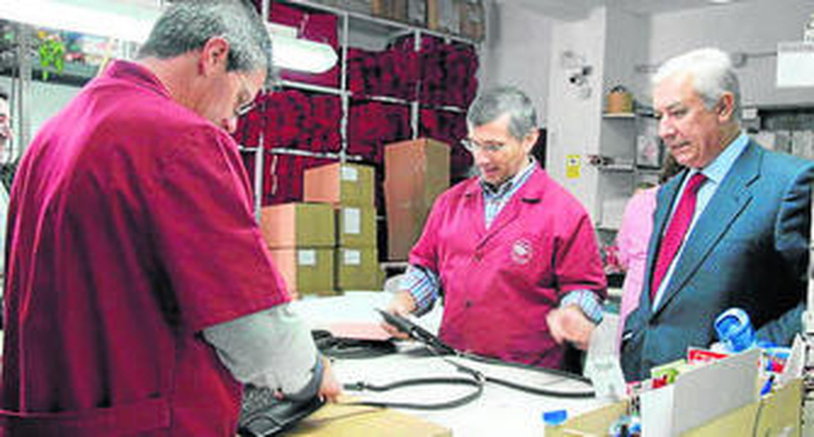 Javier Arenas, ayer en su visita a Ubrique.