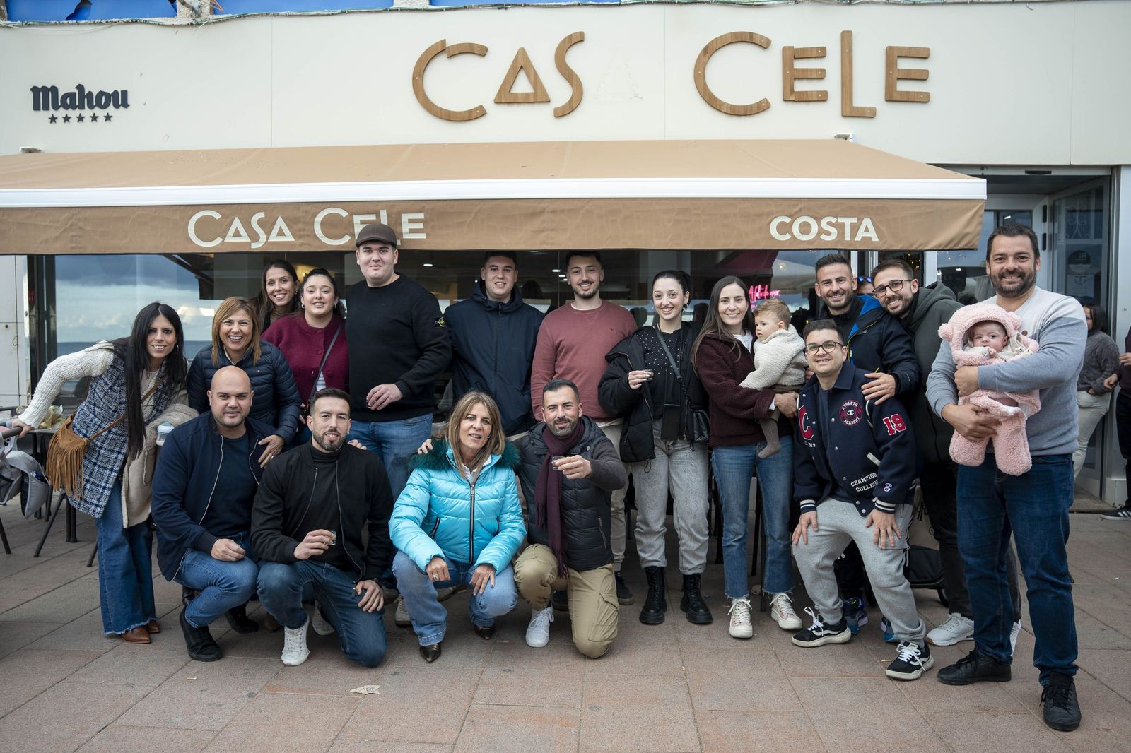 Las moragas reúnen a miles de personas en Roquetas para celebrar el final de año