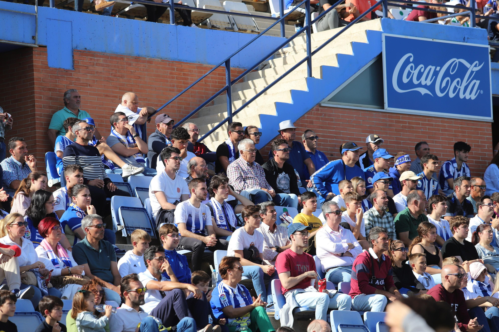 Imágenes del gran ambiente en el Nuevo Colombino para ver el  Recre-Burgos