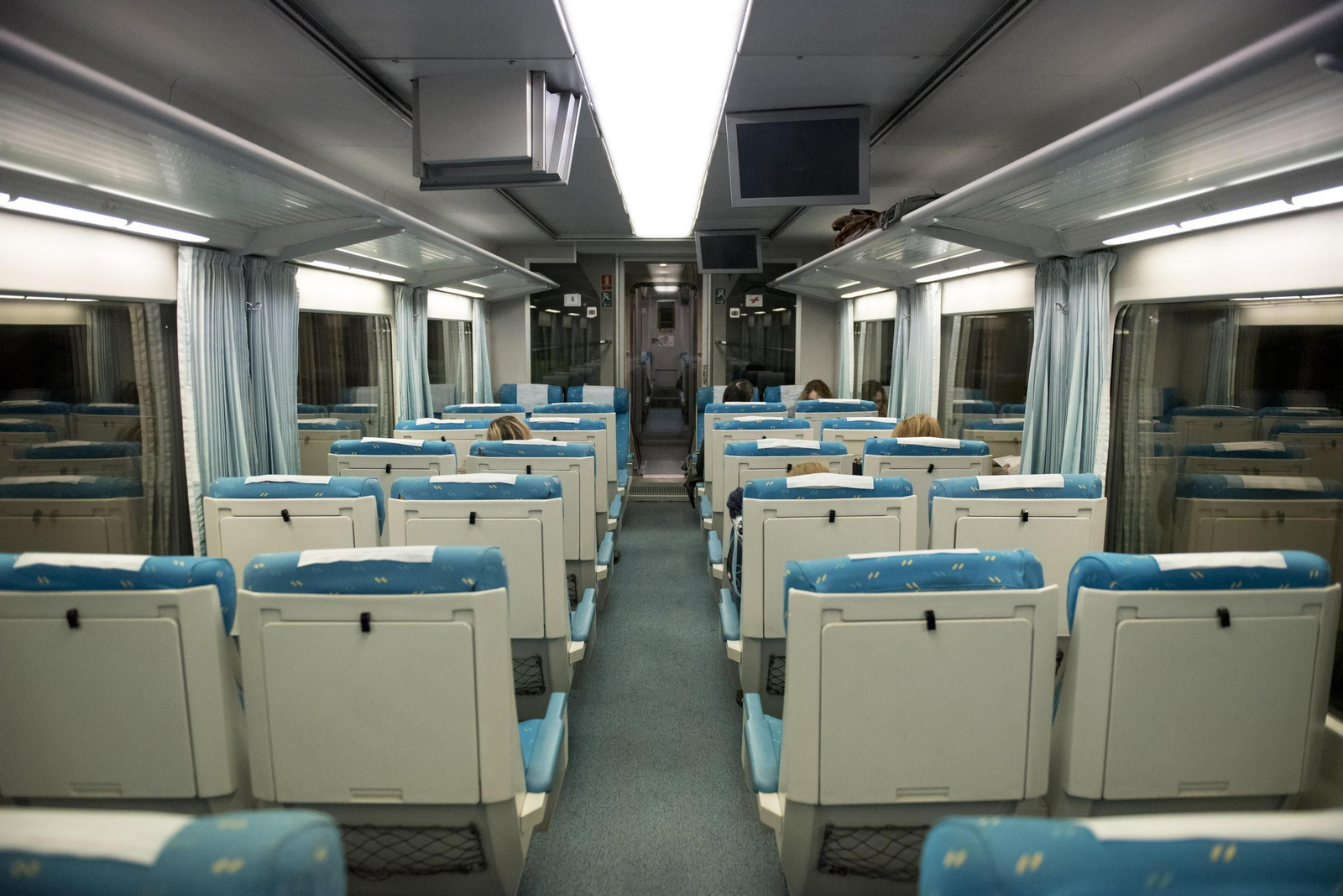 26 N: Primer tren de Granada a Madrid que pone fin a la desconexión