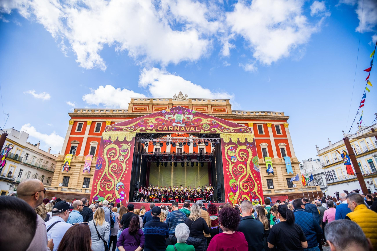 Así se ha estrenado la Plaza del Carnaval en San Fernando