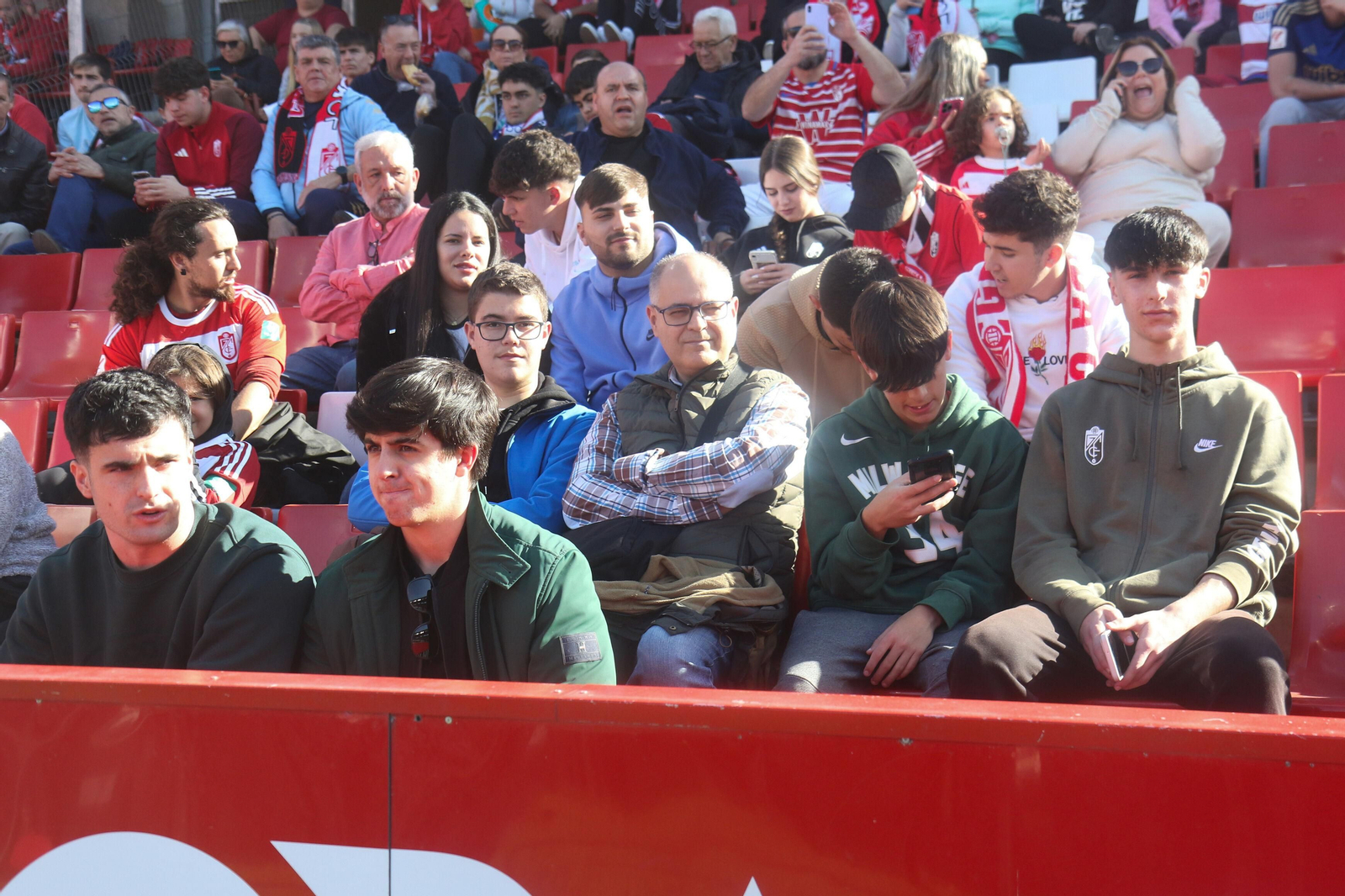 Encuéntrate en la grada de Los Cármenes en el Granada - Almería
