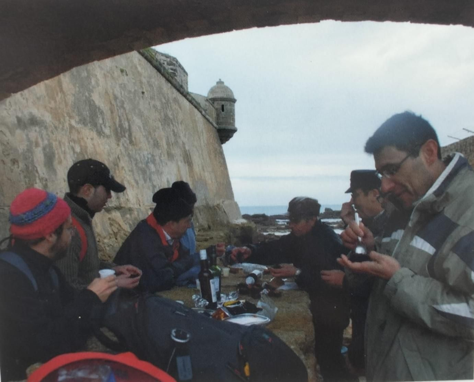 Una de las convivencias que celebraban en la Caleta los amigos de Servando Arauz.