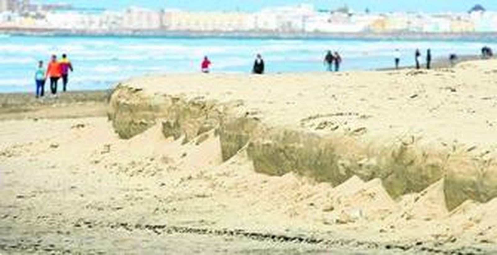 Estado de la arena en la playa Victoria después de los temporales de abril de este año.