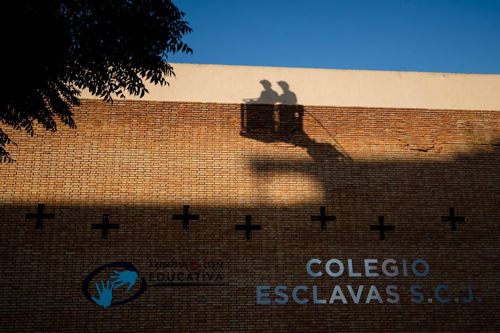 Así ha quedado el techo de la iglesia de Las Esclavas de Cádiz.