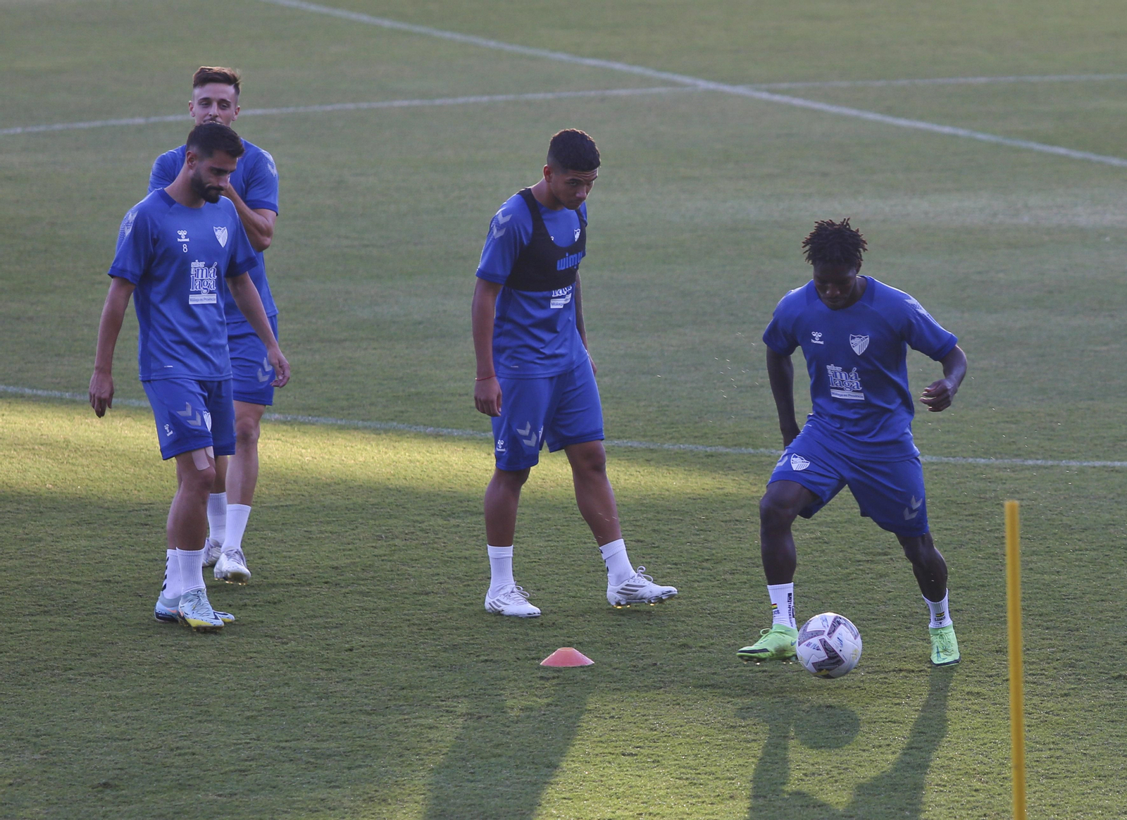 Galería de fotos: Lumor sigue como uno más en una sesión complicada para el Málaga CF Galería de fotos: Lumor sigue como uno más en una sesión complicada para el Málaga CF