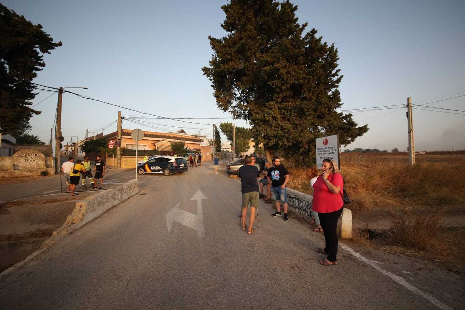 Incendio en Jerez: desalojos por precaución en el Serrallo y La Teja
