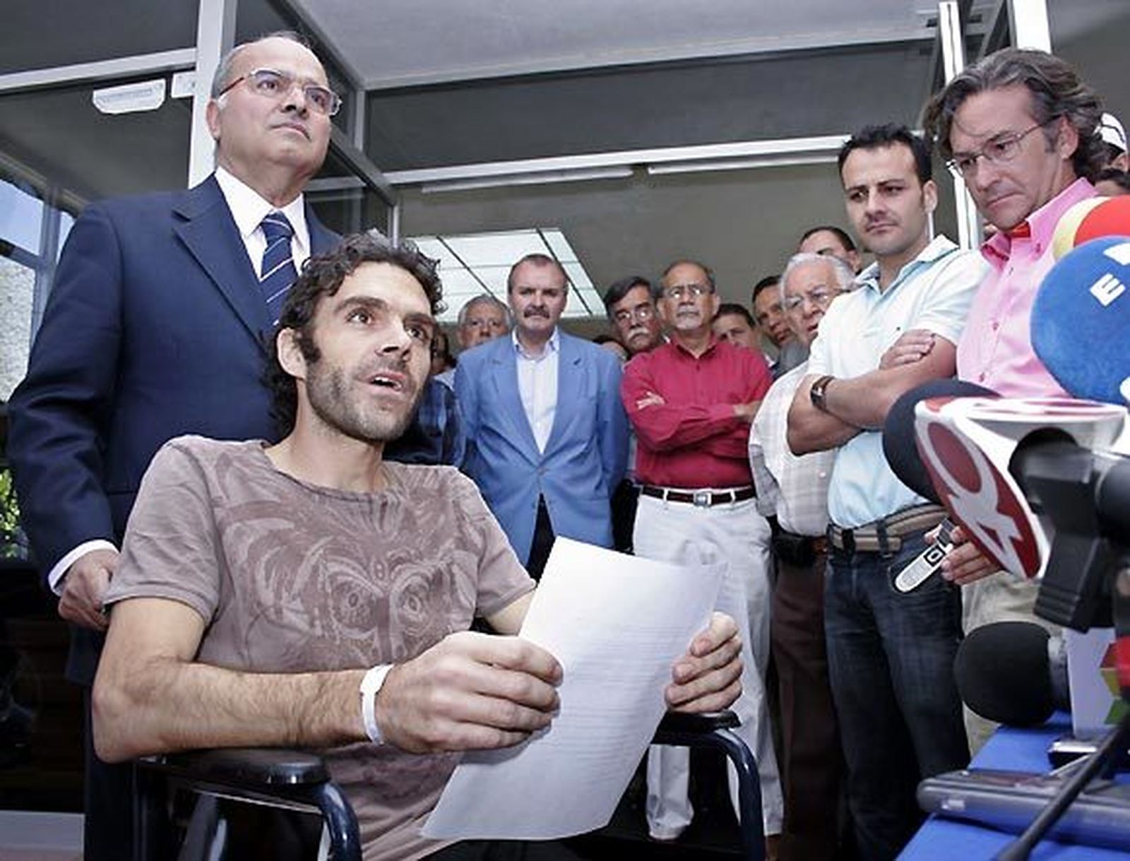 José Tomás abandona el hospital dando las gracias a quienes salvaron su vida