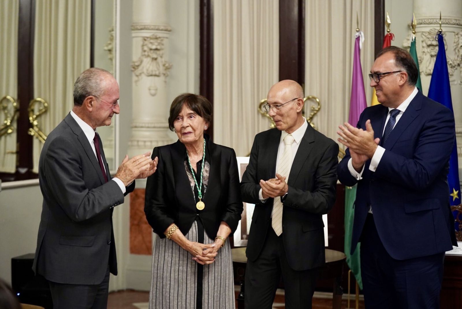 Rosa Romojaro, junto a Francisco de la Torre, Manuel Gahete y Arturo Bernal.
