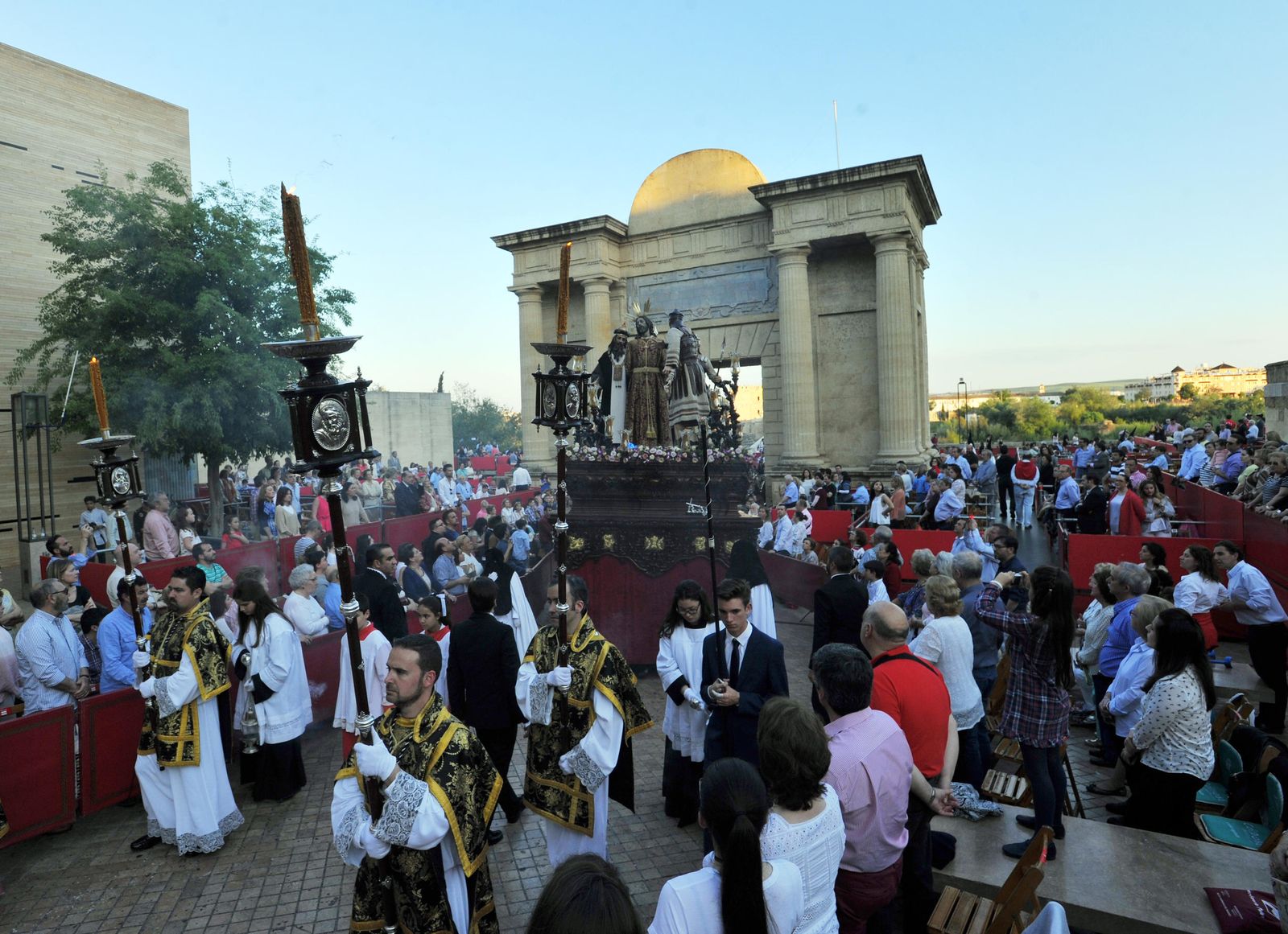 El paso de Misterio de la hermandad del Perdón entra en carrera oficial.