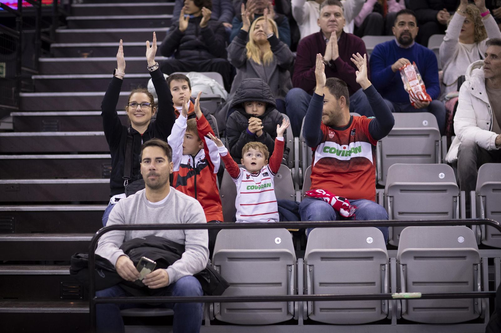 Encuéntrate en el Palacio de Deportes en el partido del Covirán Granada