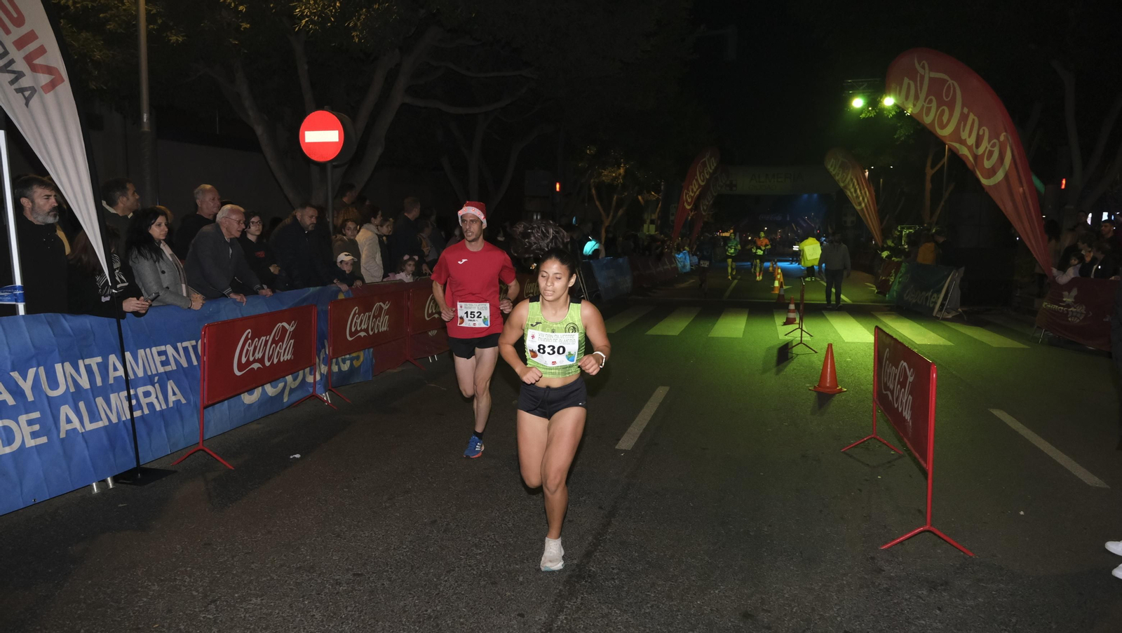 Imágenes de la XIV edición de la San Silvestre de Almería