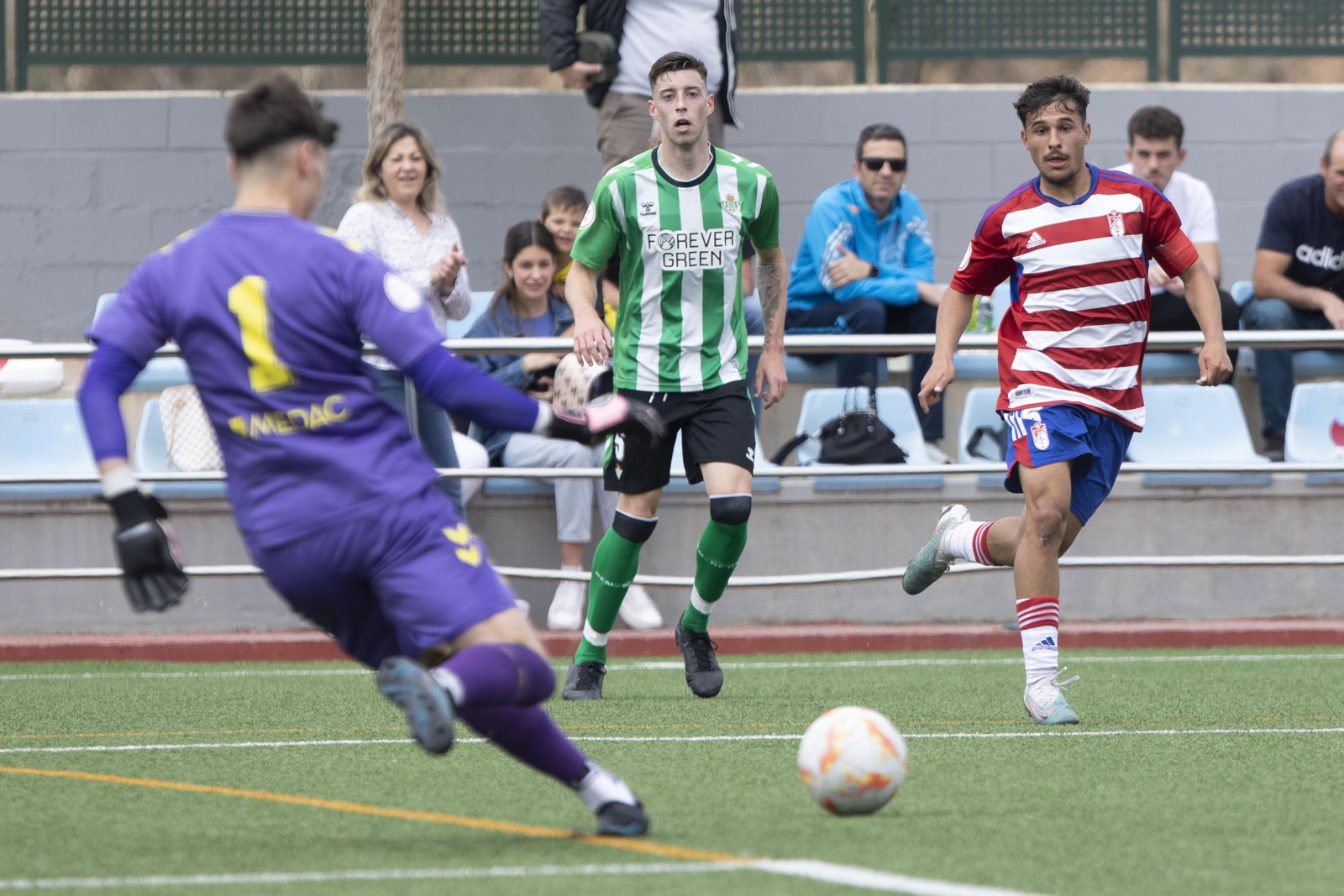 Las mejores imágenes del Granada CF - Real Betis de juveniles