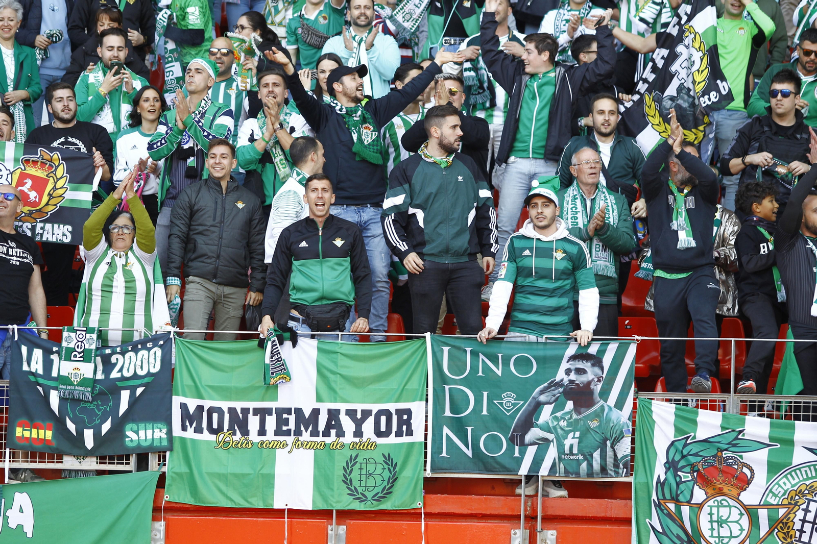 Imágenes del partido de fútbol U.D. Almería-Real Betis Balompié