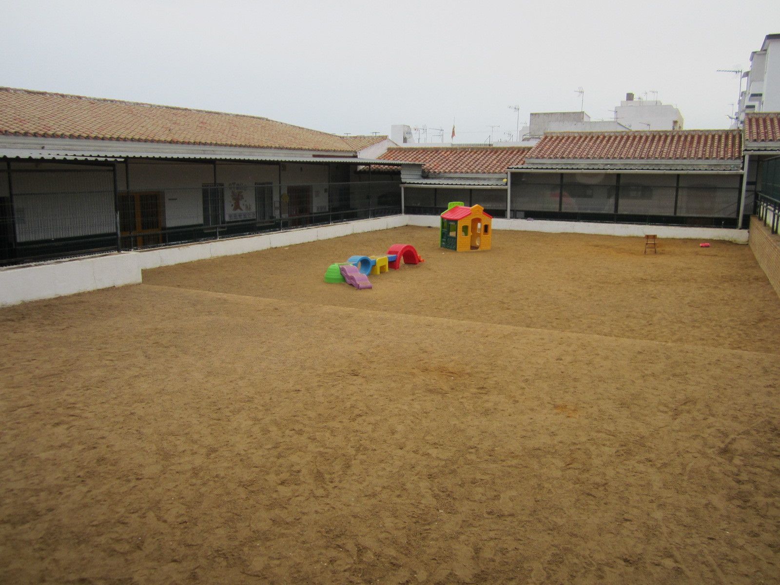 Patio del colegio de Educación Infantil 'El Real', de Carmona.