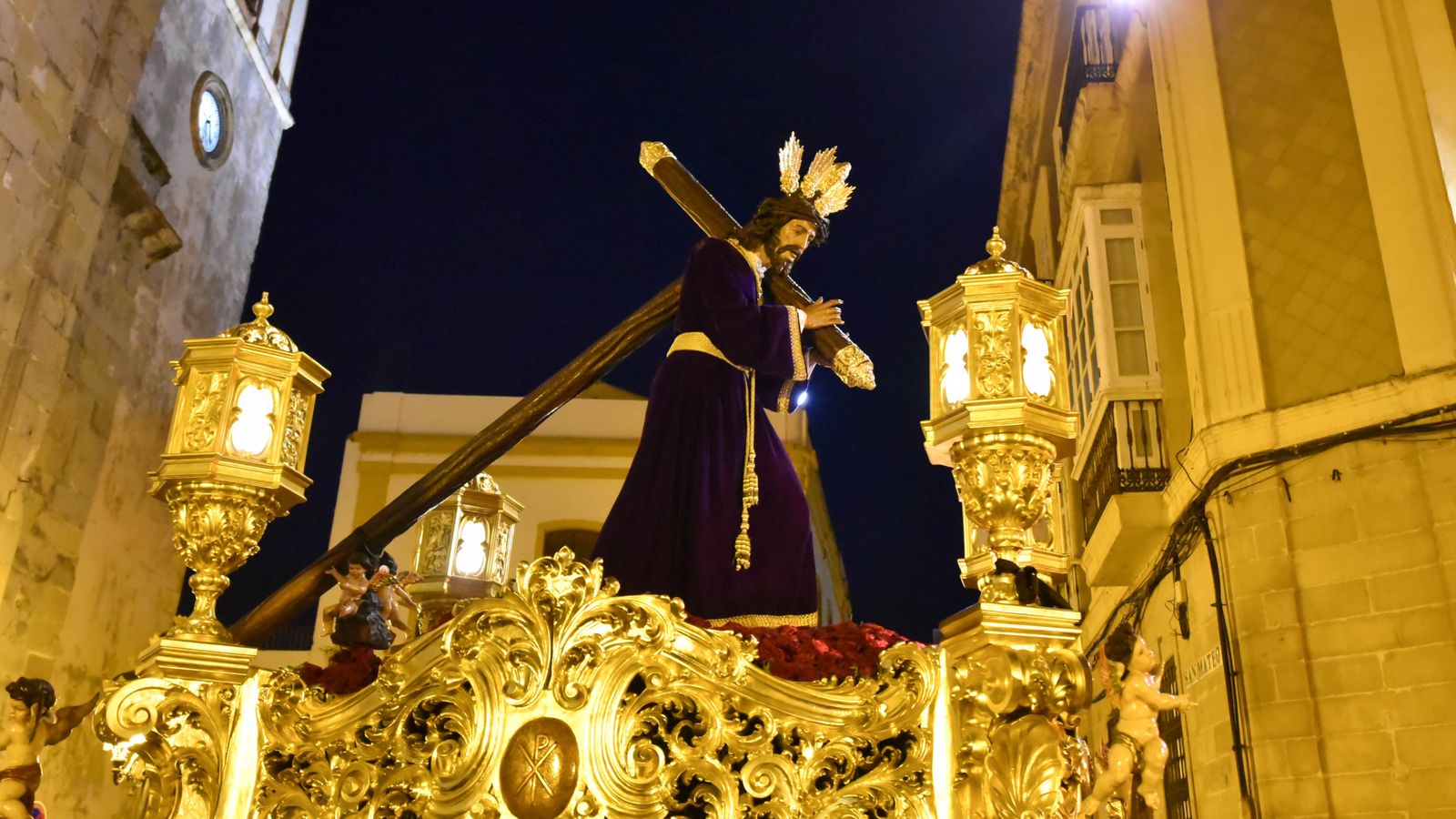 Fotos del Jueves Santo en Tarifa: Jesús Nazareno y María Santisima de la Paz