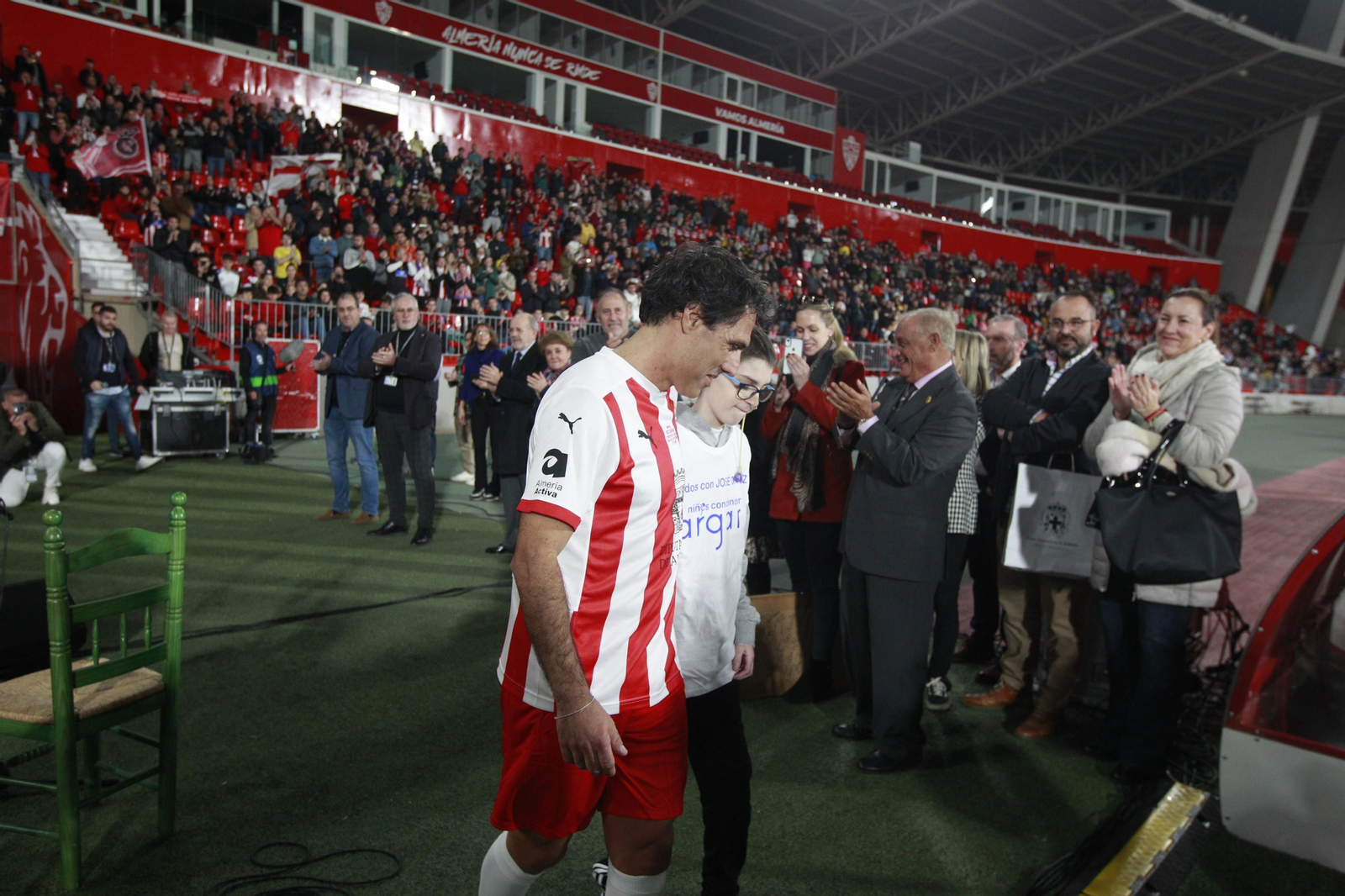 Imágenes del partido homenaje al 'eterno' capitán de la U.D. Almería, José Ortiz