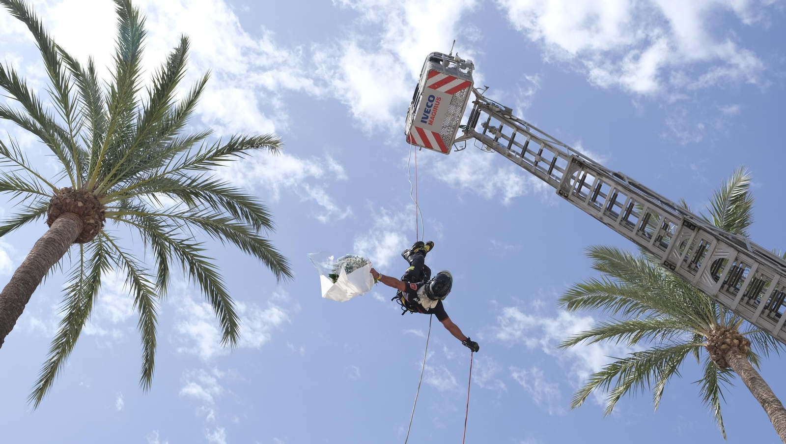 Ofrenda floral a la Virgen del Mar en la Feria de Almería 2024, en imágenes
