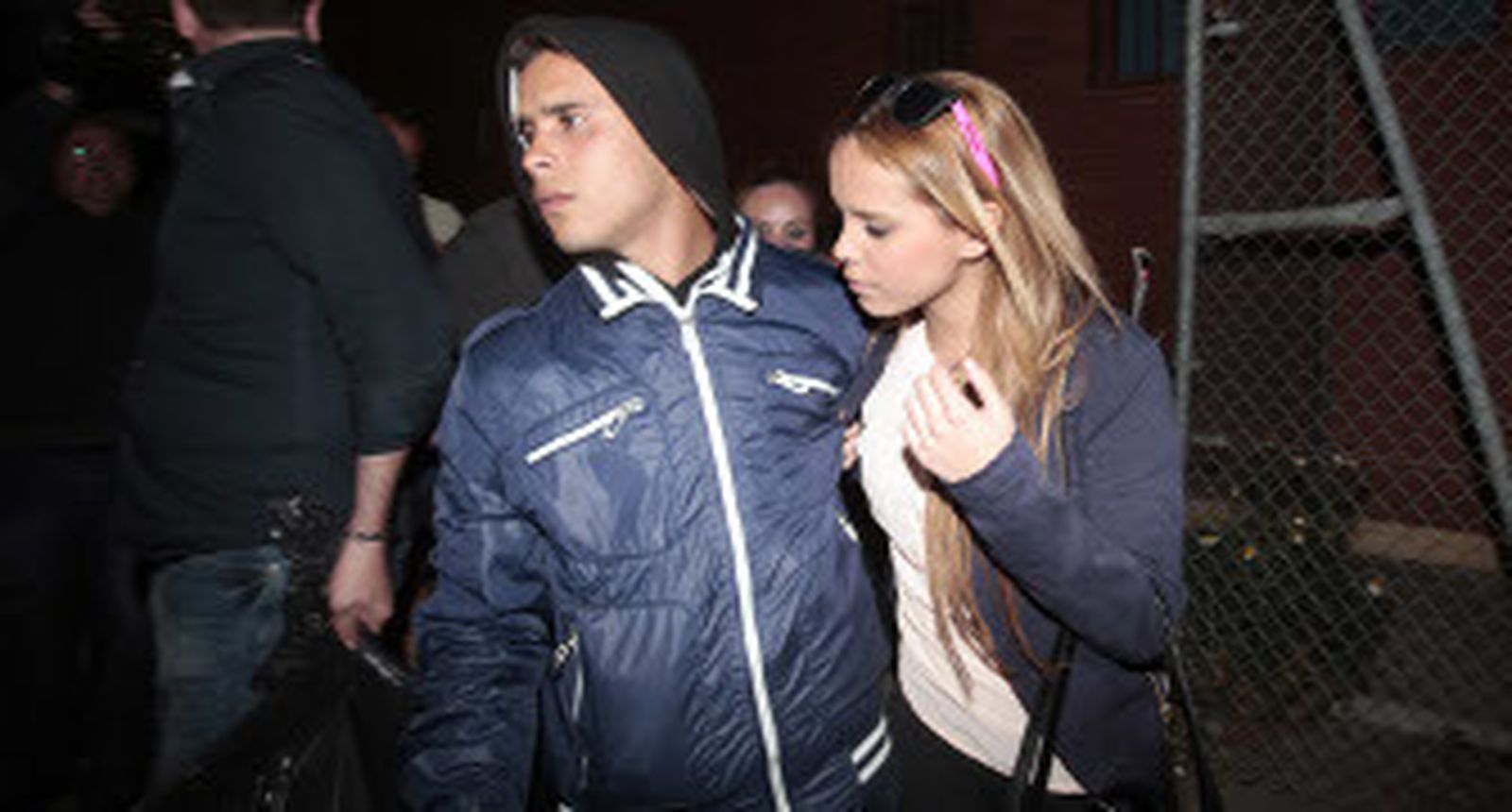 José Fernando Ortega Mohedano, con su hermana Gloria Camila, en marzo de 2014 cuando el joven salió de prisión tras varios meses como preventivo. / Juan Carlos Muñoz