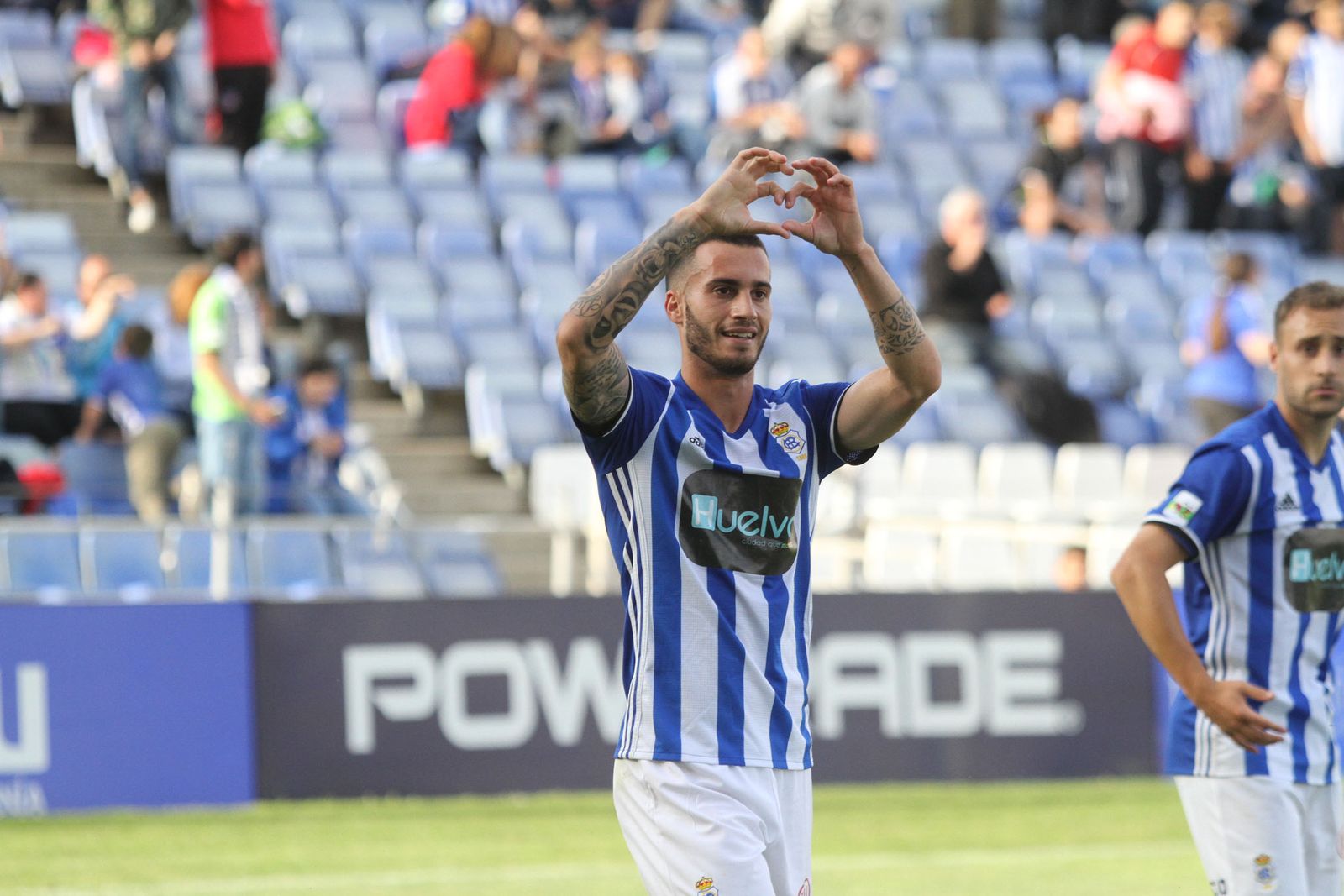 Carlos Lazo celebra el tanto que marcó el pasado domingo contra el San Fernando en el Nuevo Colombino.