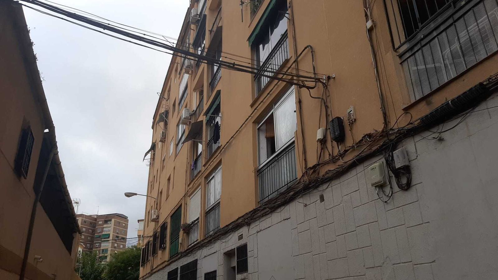 Cableado en una zona de la capital.