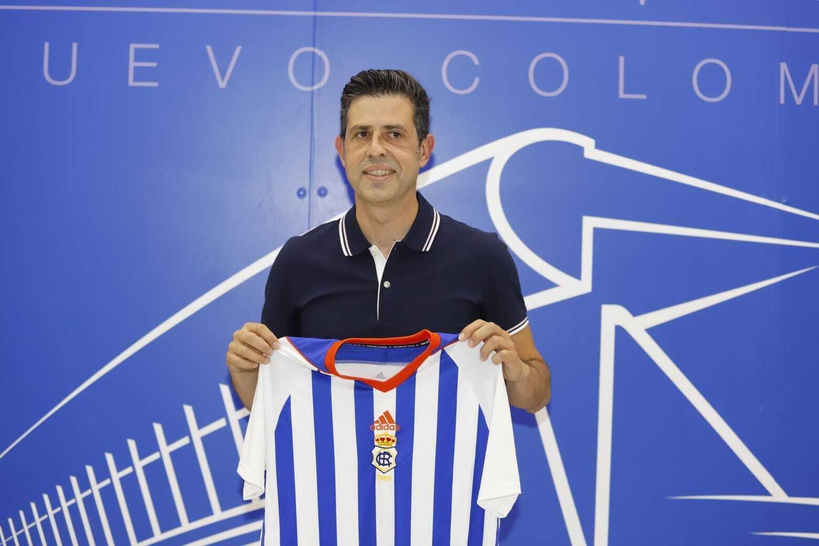 Alberto Gallego posa al finalizar la rueda de prensa.