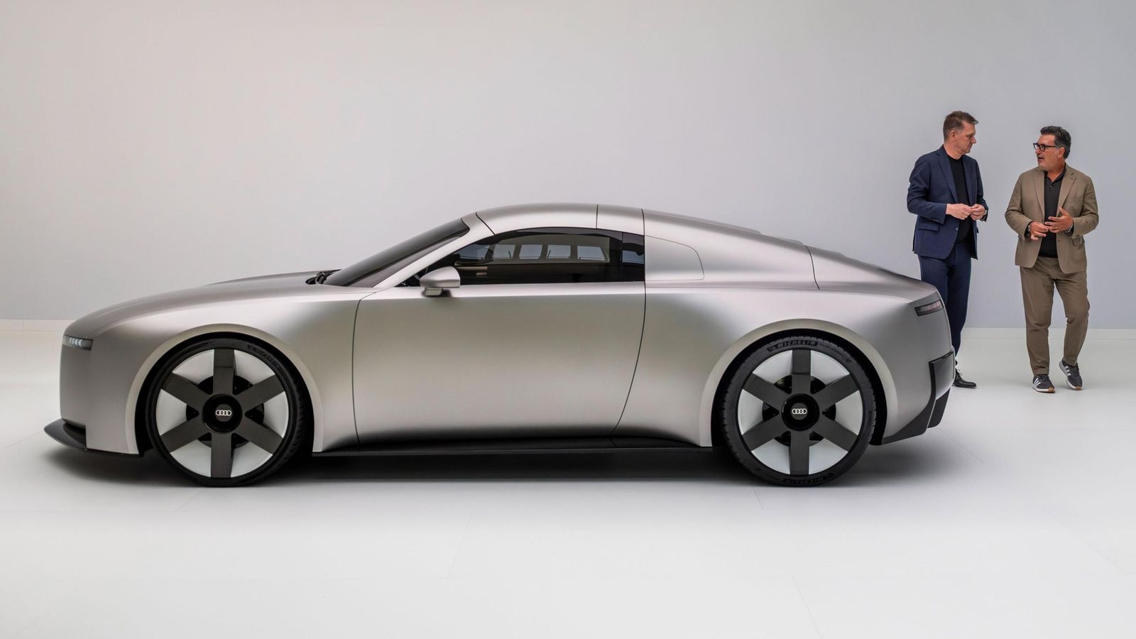 Gernot Döllner, CEO de Audi; y Massimo Frascella, su director creativo, ven en el Audi Concept C el futuro del diseño de la marca.