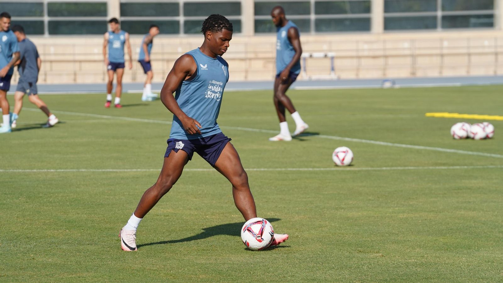 El belga entrena con el equipo sobre el verde del Anexo.