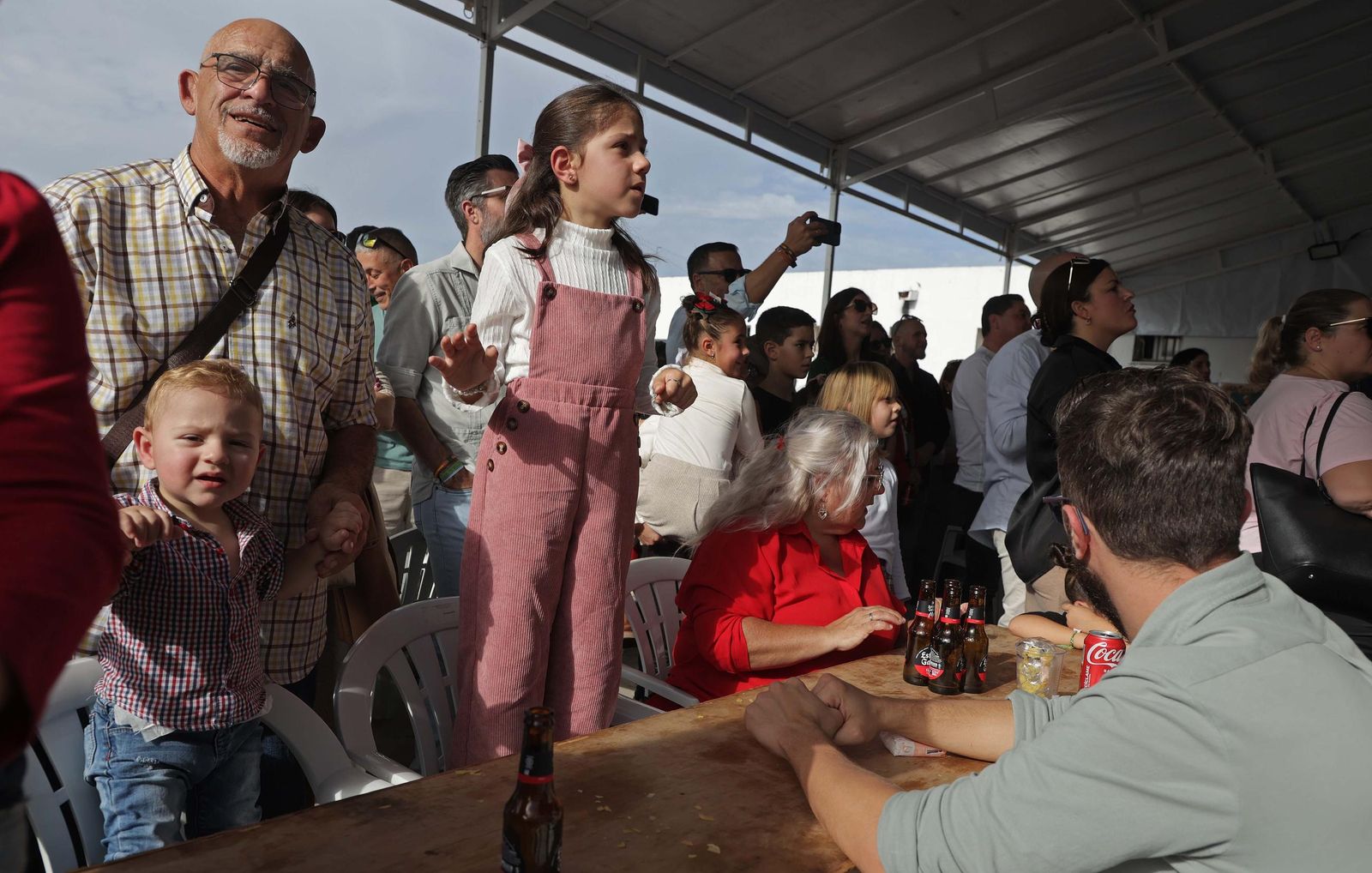 Búscate en las fotos de la Olla de San Isidro en Los Barrios .
