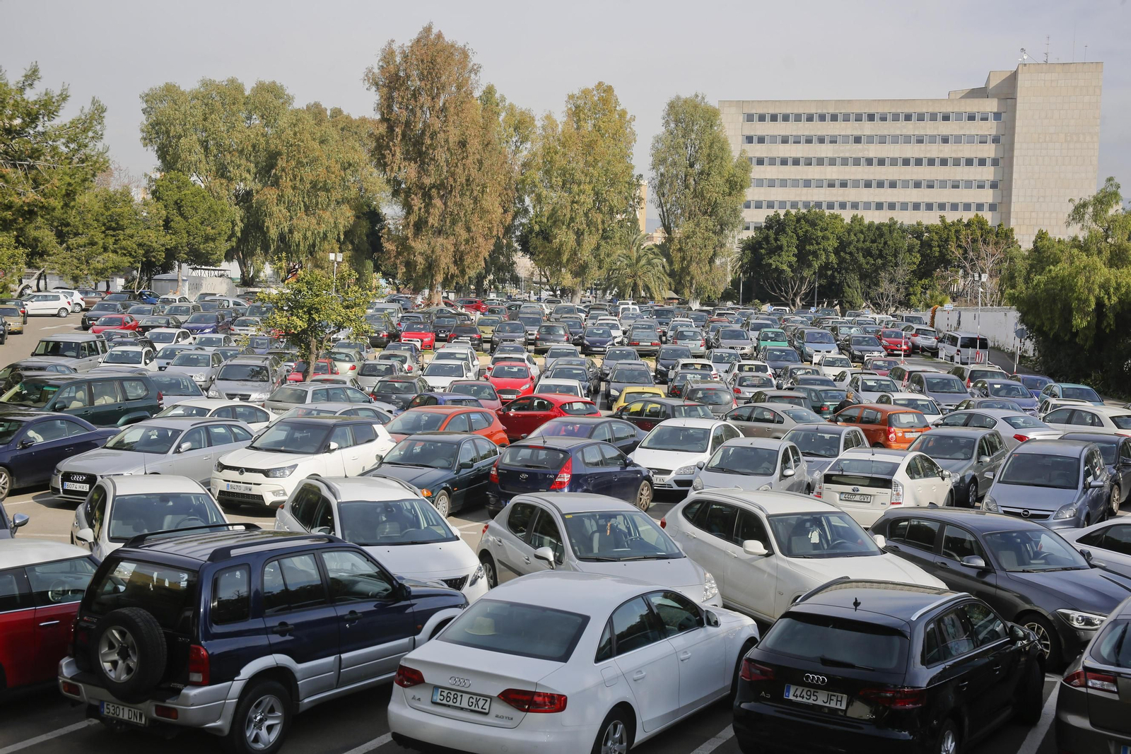 Aparcamiento del Hospital Civil.
