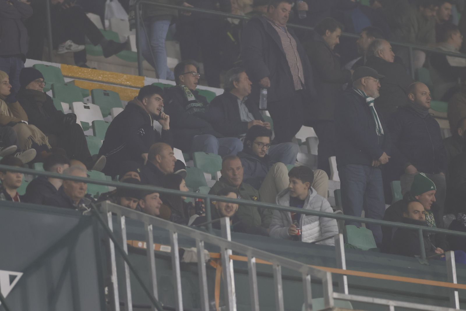 Búscate en las fotos del Betis-Barcelona