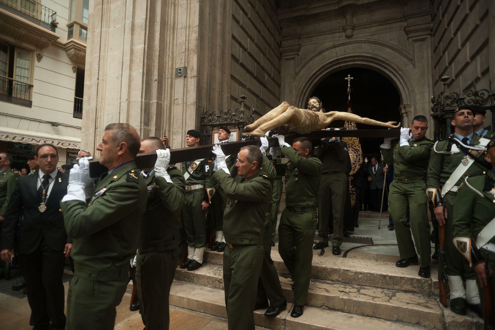 Fotos del desfile del traslado de Fusionadas en la Semana Santa de Málaga 2019.