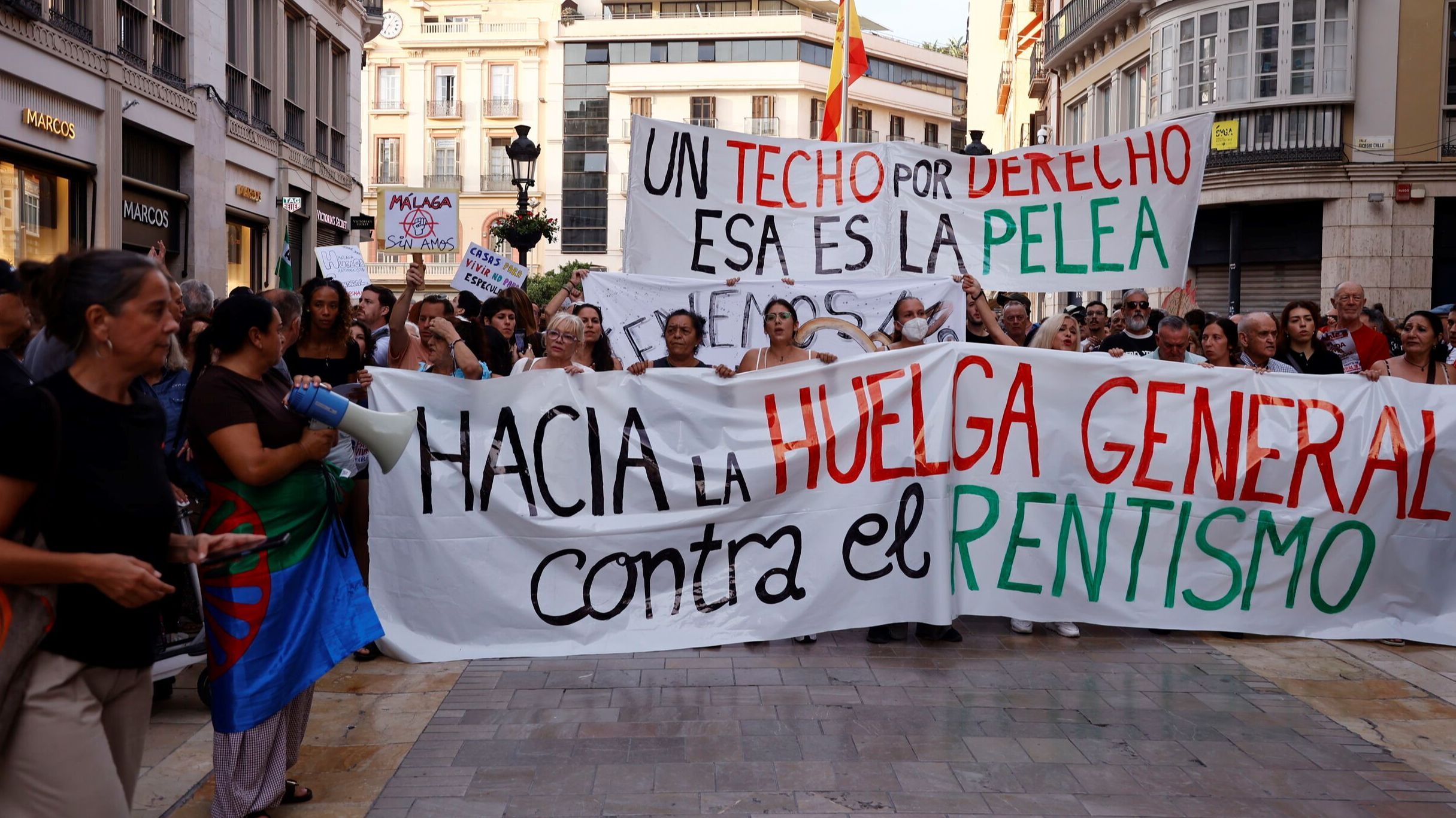 La manifestación por la vivienda de Málaga, en fotos