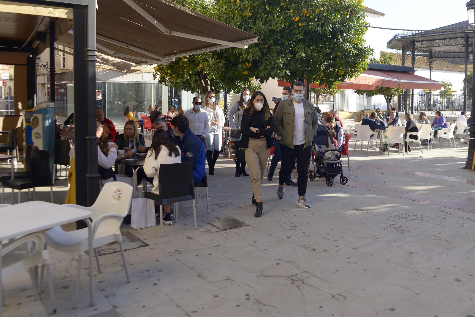 Fotos de ambiente en las calles y plazas de Los Barrios