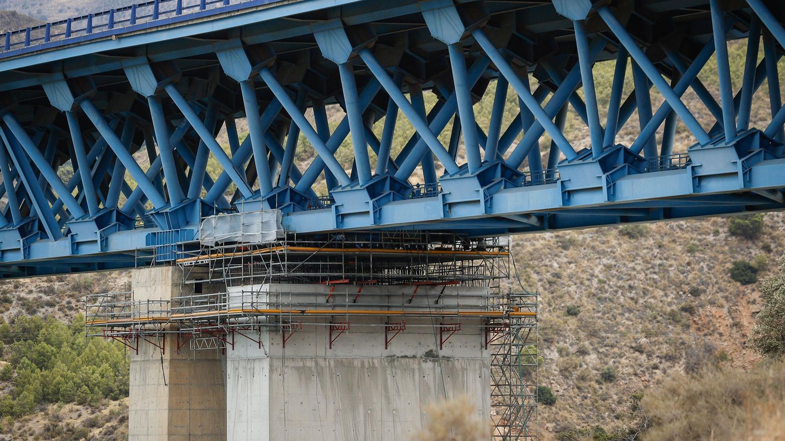 Las obras de emergencia empezaron en 2024 y obligan a cortar el tráfico por este punto