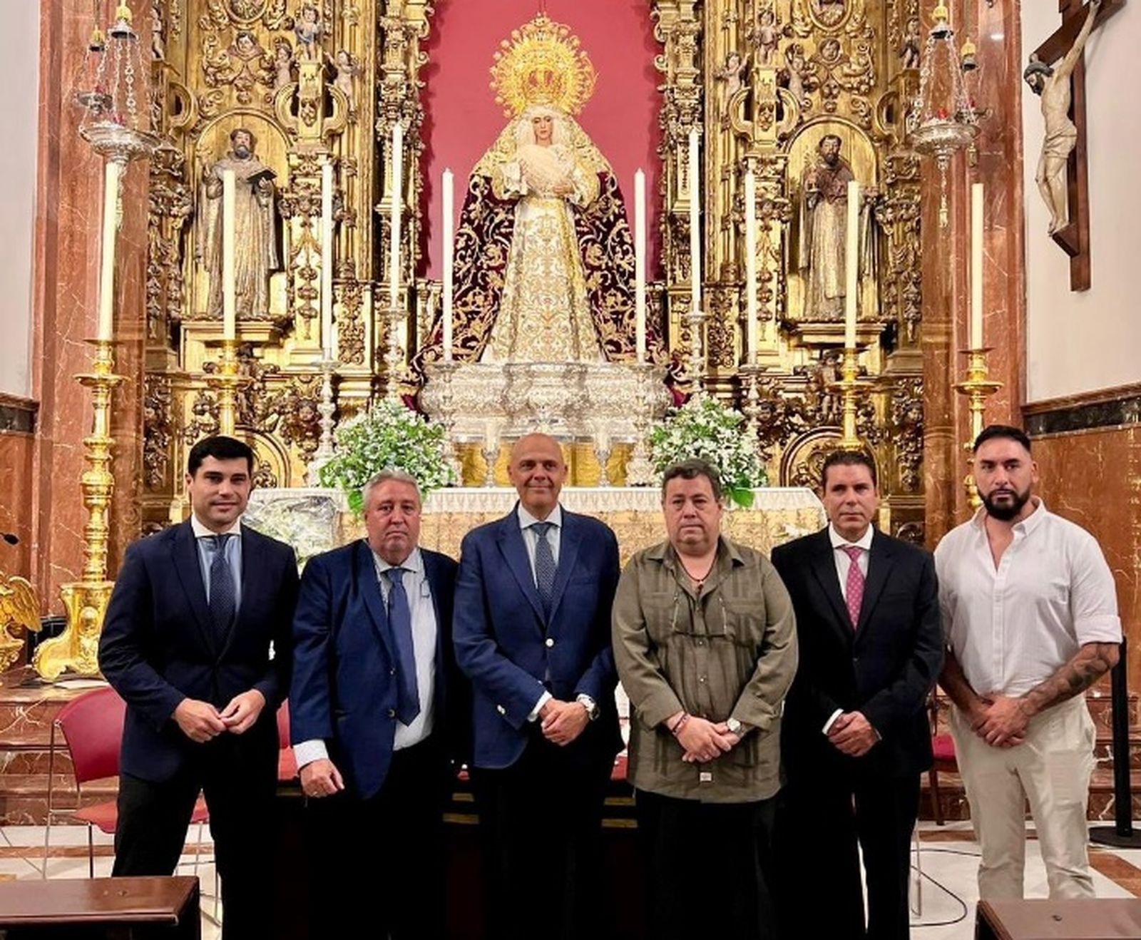 Misa ante la Virgen de la Esperanza el pasado viernes