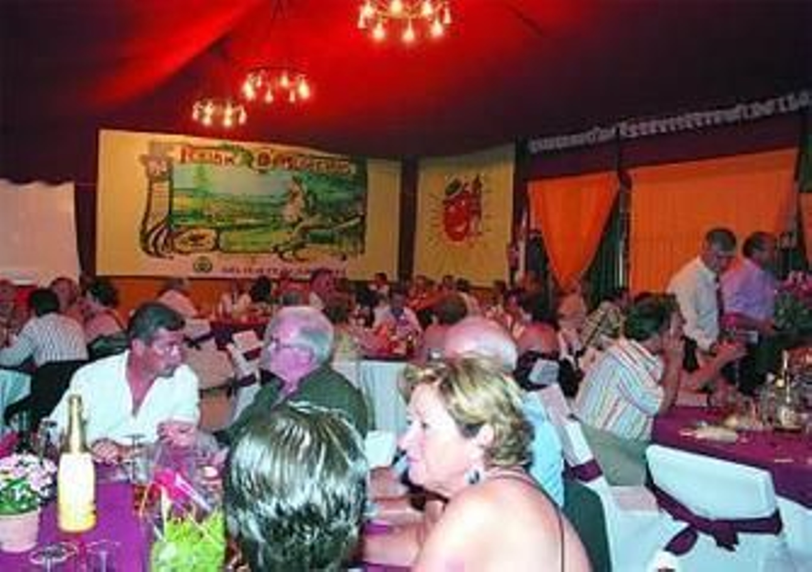 Imagen de la cena de socios de este año en la caseta.