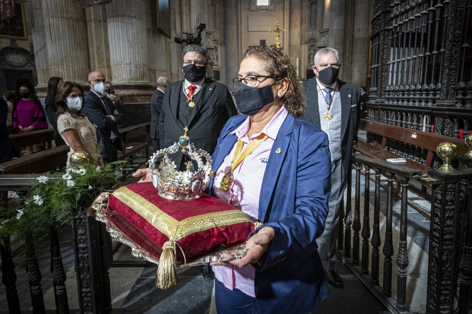 Coronación de la imagen de San José y el Niño Jesús
