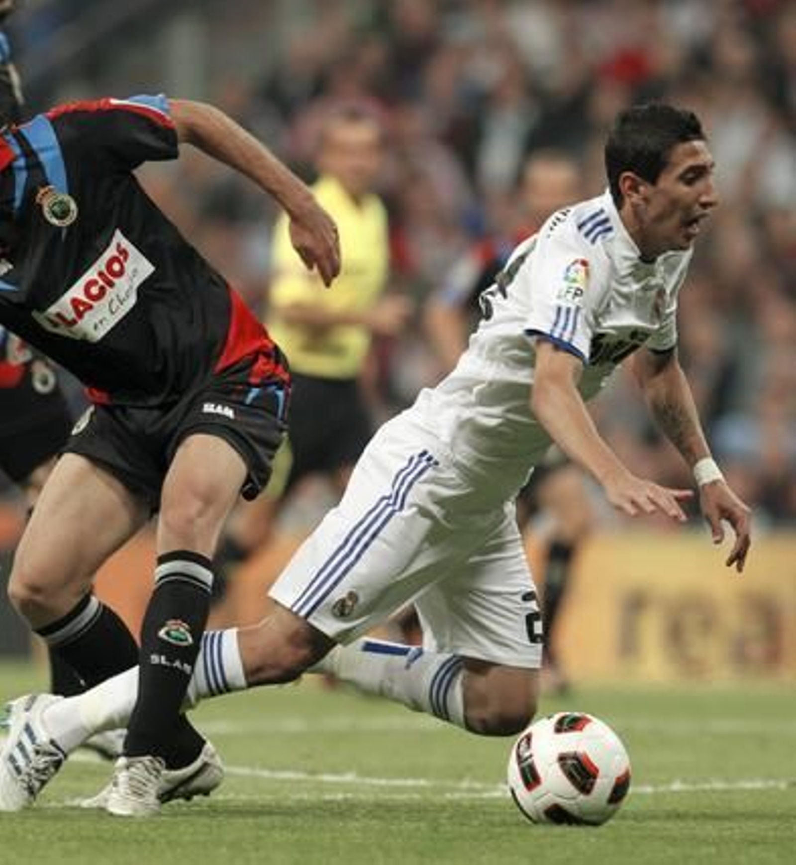 El Real Madrid golea 6-1 al Racing en casa con cuatro goles de Ronaldo. / EFE