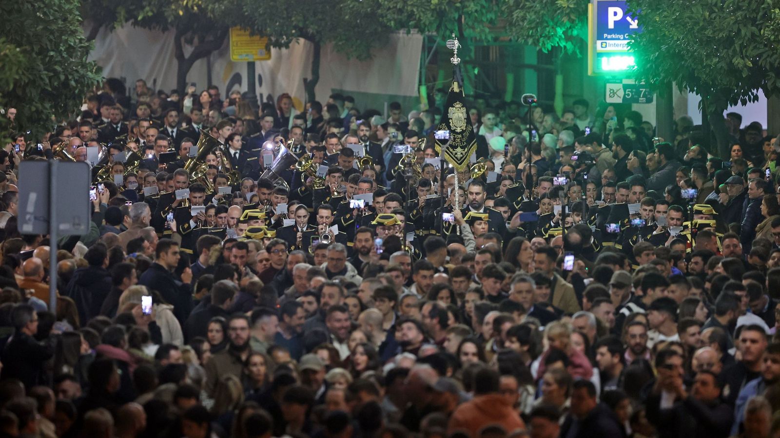 Pasacalles de la Agrupación Virgen de los Reyes de la pasada Navidad.